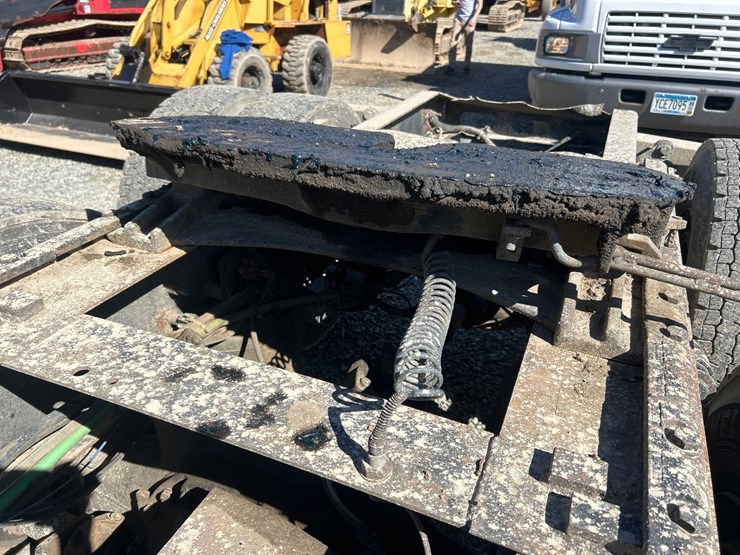 2005-massey-ferguson-8-image-22