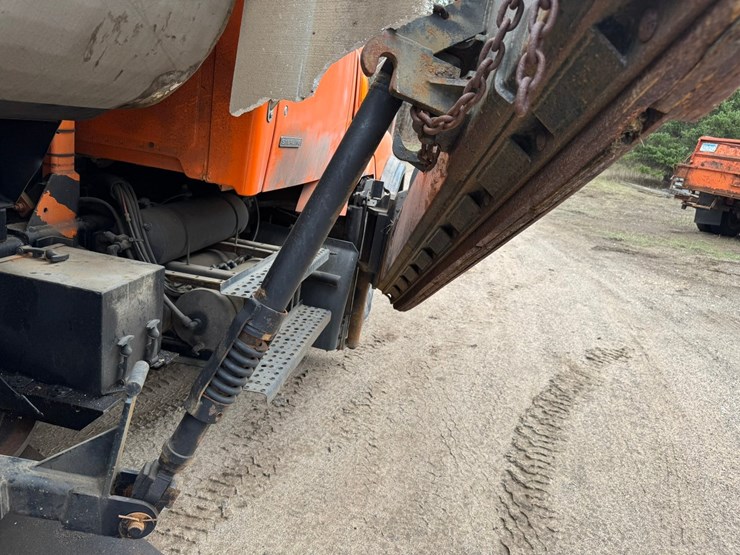 #2168-•-2001-sterling-4x2-snow-plow-truck-image-41