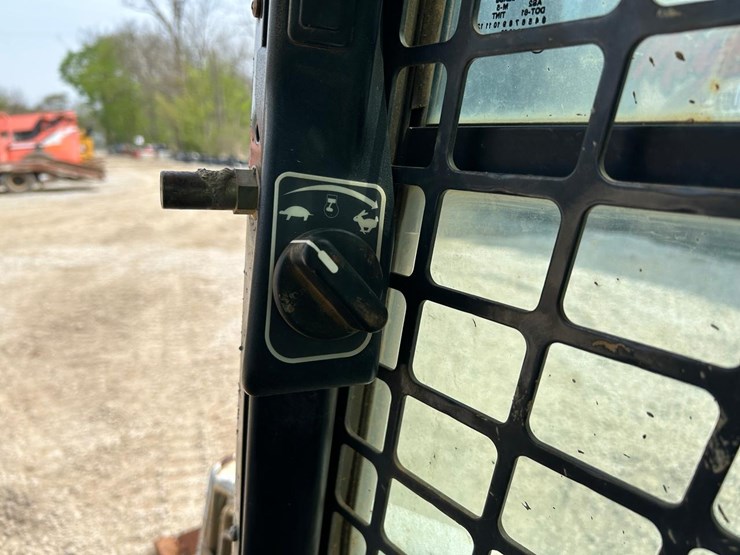 2017-bobcat-t450-image-21