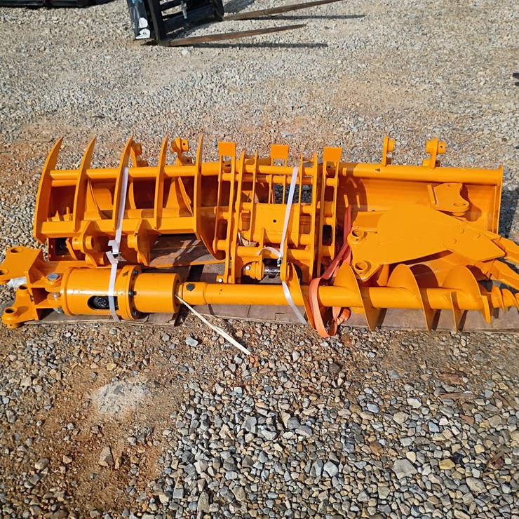 #23922 • Excavator Attachment Set