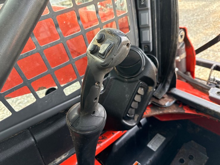 kubota-ssv65-image-32