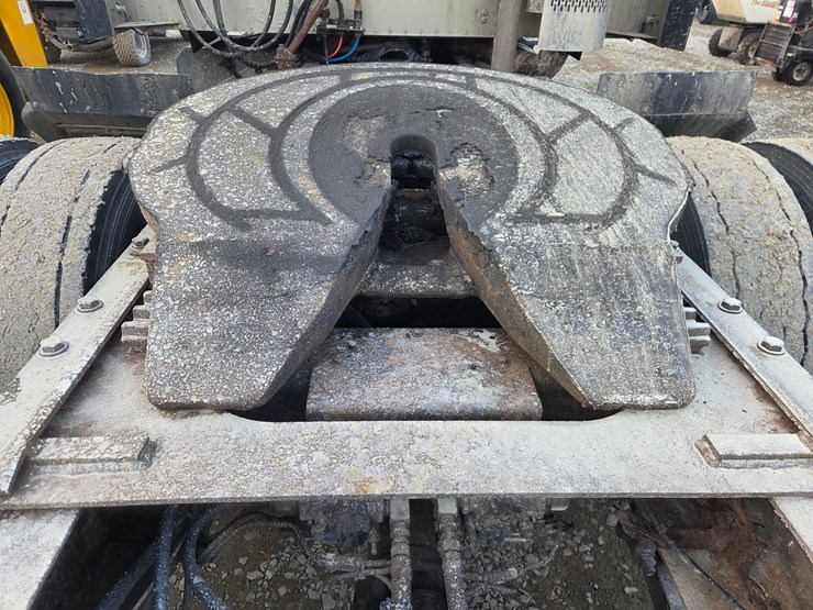 2005-caterpillar-c13-image-30