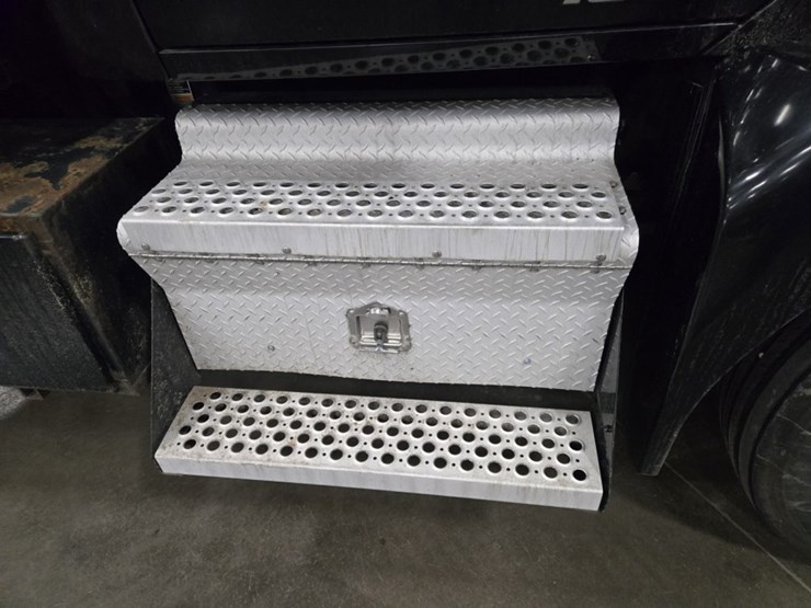 2015-kenworth-t680-image-18