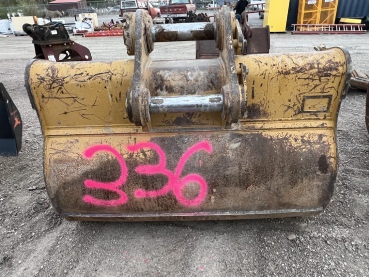 cat-72"-muck-bucket-image-4