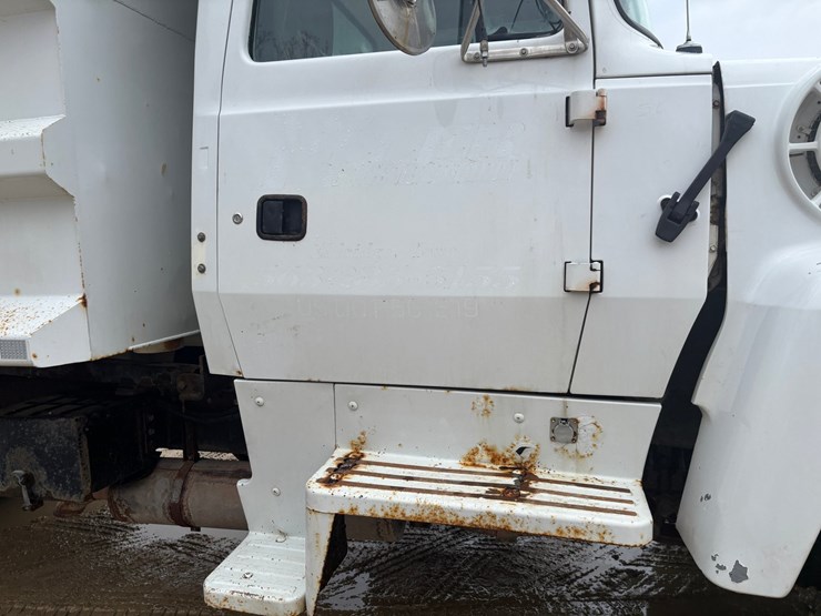 1997-ford-lt8000-image-19