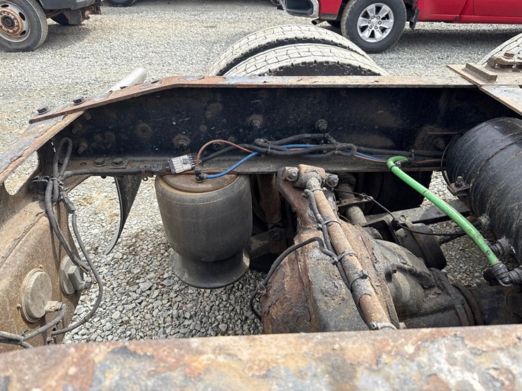 2018-freightliner-122sd-image-50