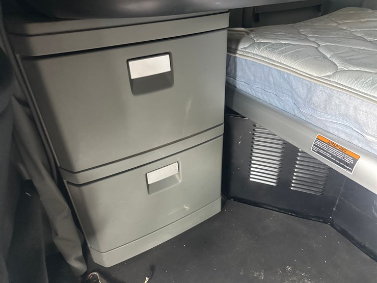 2020-kenworth-t680-image-55