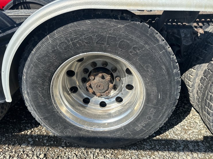 2014-massey-ferguson-8-image-71