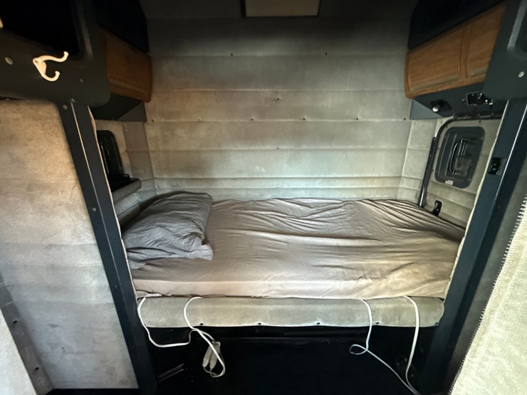 1994-peterbilt-359-image-65