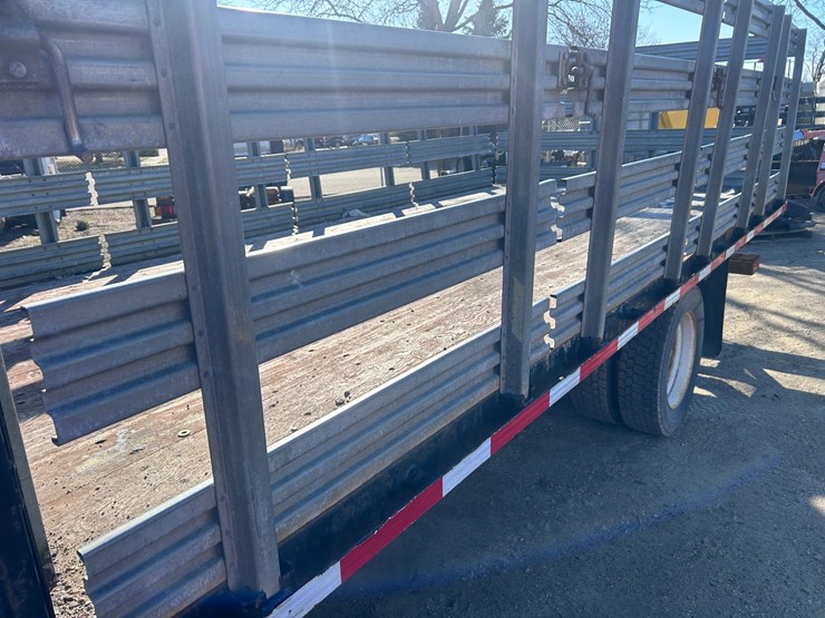 2013-isuzu-npr-image-13