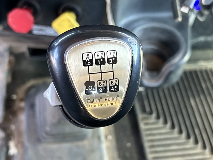 2005-peterbilt-379-image-72