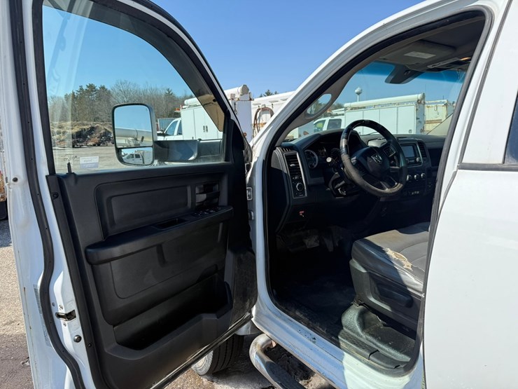 #1061-•-2016-ram-5500-heavy-duty-service-truck-image-36