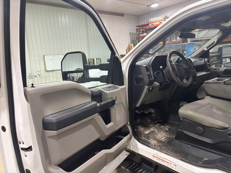 2022-ford-f550-sd-image-31