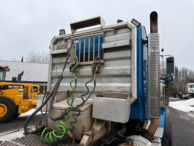 2020-kenworth-t800-image-47