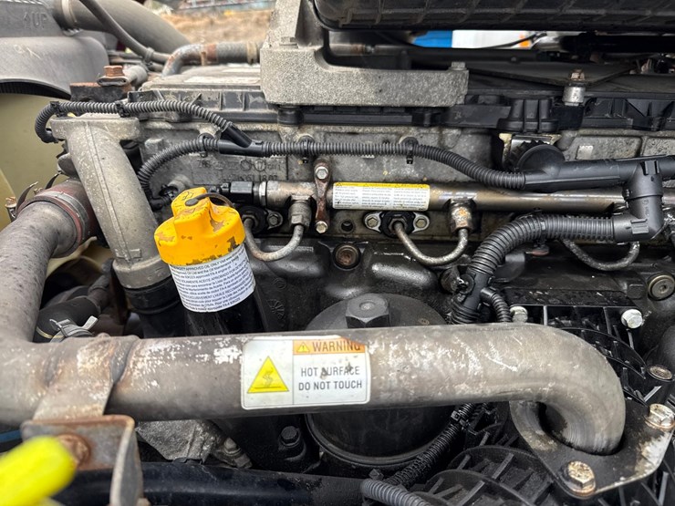 2018-freightliner-122sd-image-16