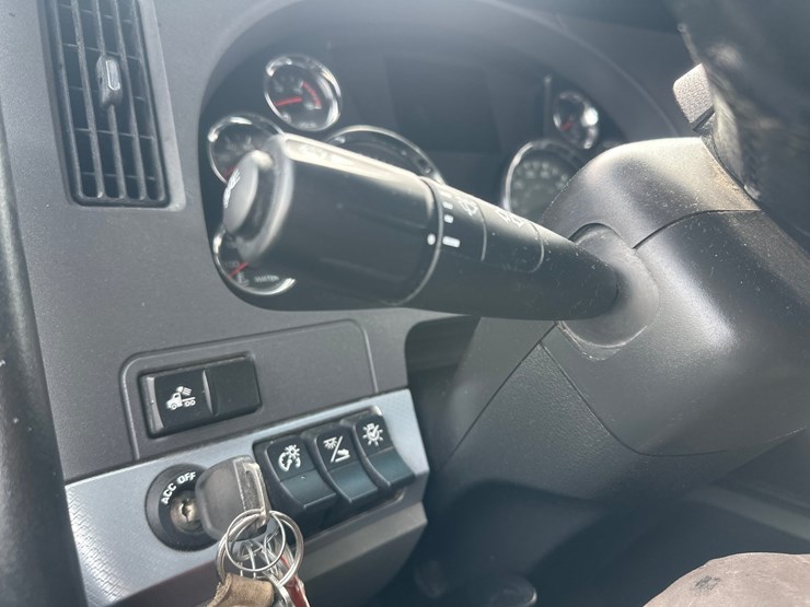 2020-kenworth-t680-image-42