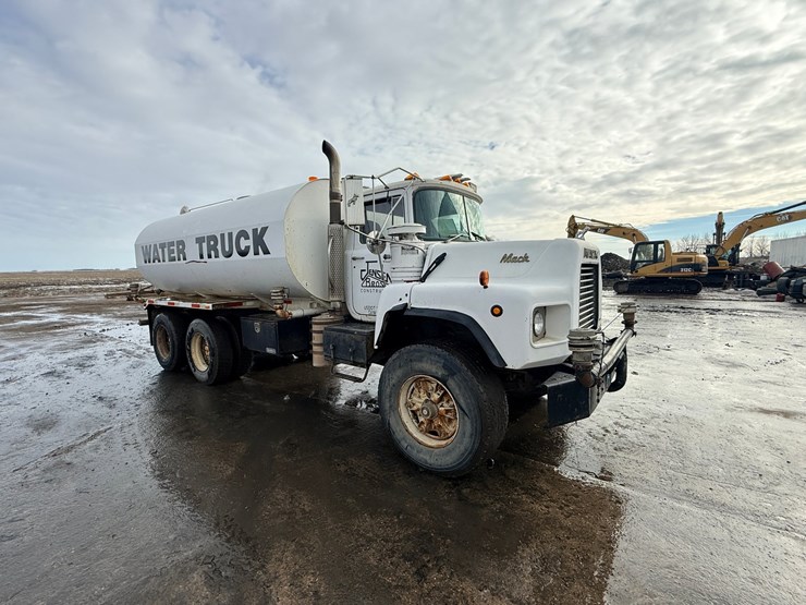 1988-mack-dm690s-image-7