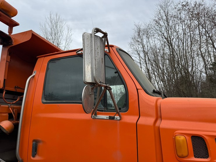 #2168-•-2001-sterling-4x2-snow-plow-truck-image-17