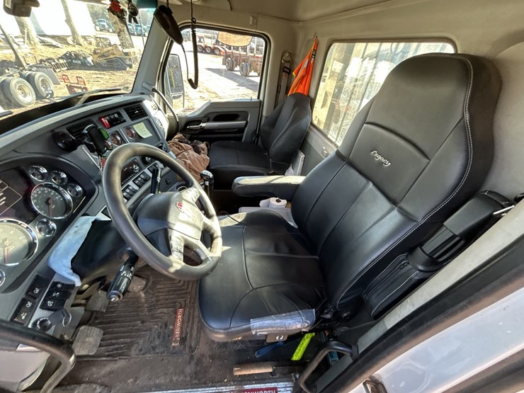 2020-kenworth-t880-image-58