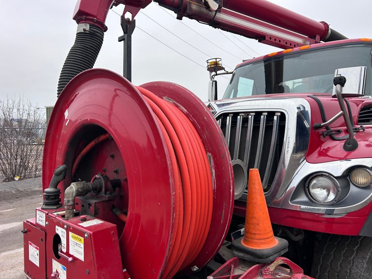 #1690-•-2013-international-7500-6x4-hydro-excavation-truck-image-10