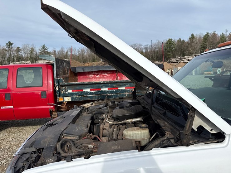 2005-chevrolet-3500-image-9