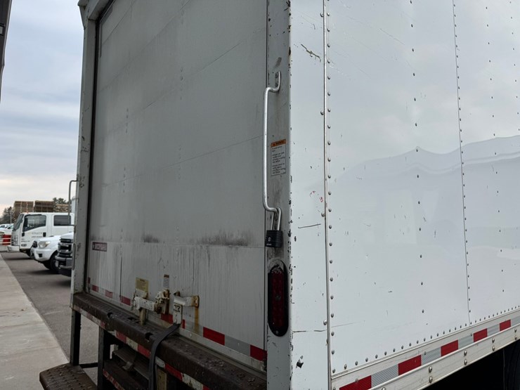 2019-isuzu-nrr-image-21