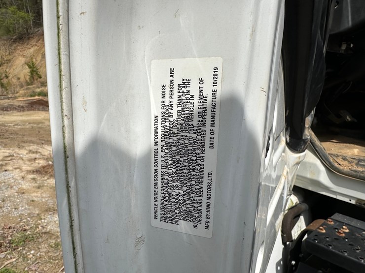 2020-hino-268-image-49