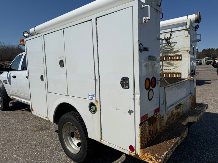 #1062-•-2015-ram-5500-heavy-duty-service-truck-image-11