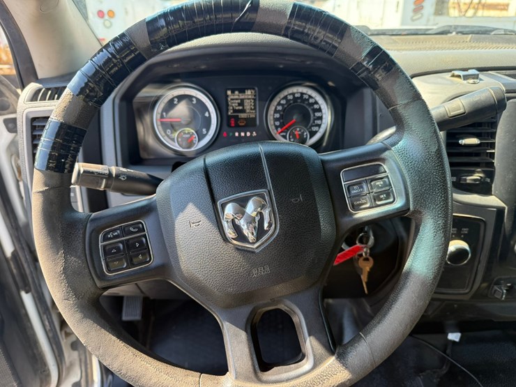 #1061-•-2016-ram-5500-heavy-duty-service-truck-image-43