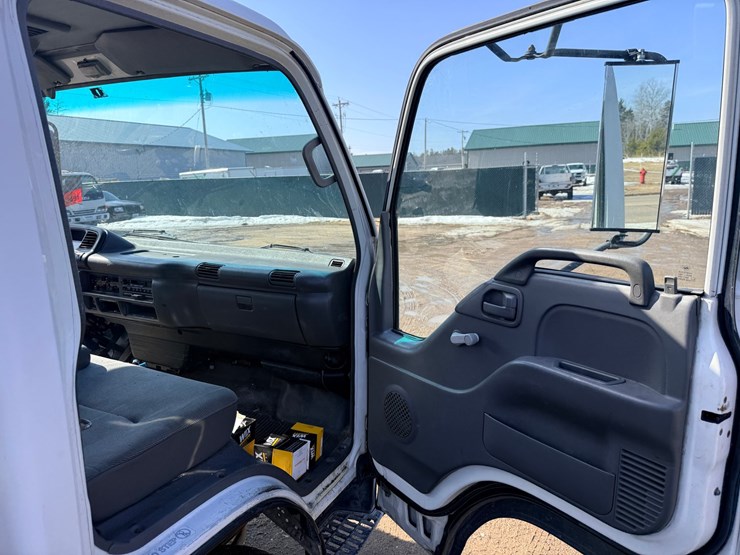 2001-isuzu-npr-image-42