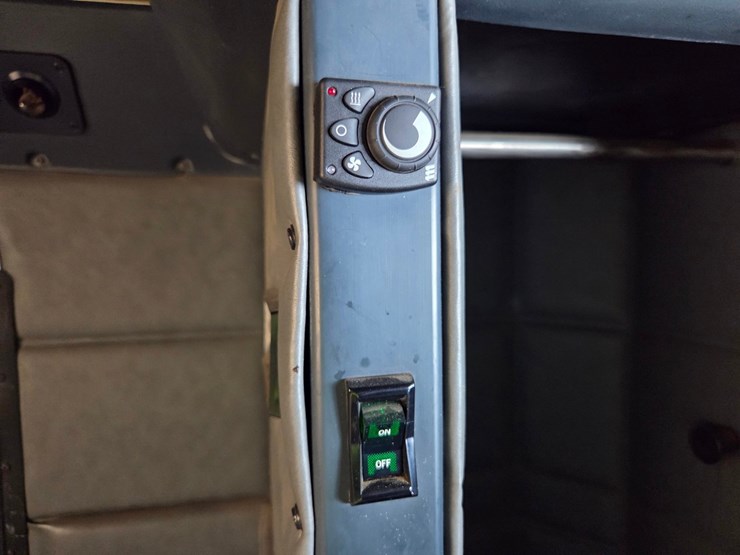 2002-peterbilt-379-image-68