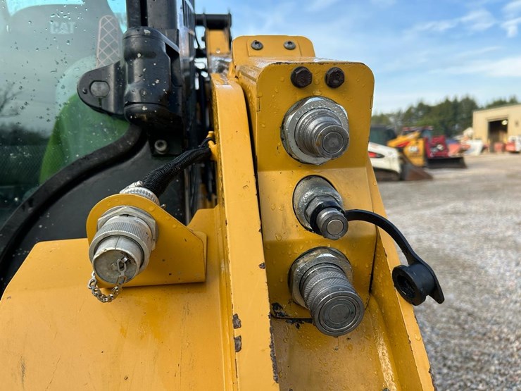 2019-caterpillar-259d3-image-11