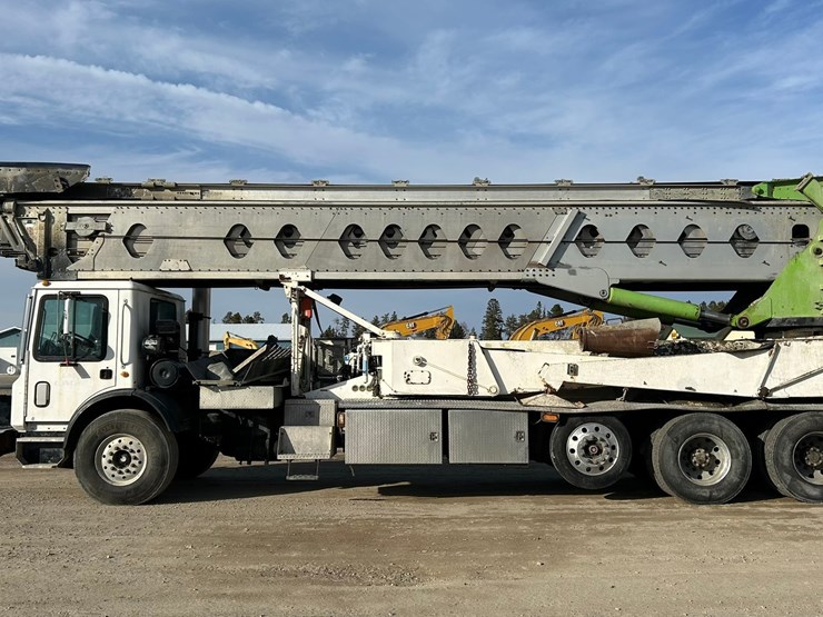 #2237-•-2006-mack-tri-axle-concrete-placement-truck-image-2