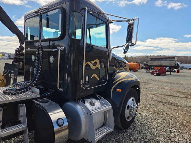 2013-peterbilt-337-image-15