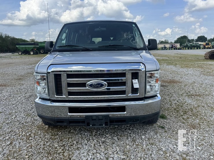 2013-ford-e350-image-2