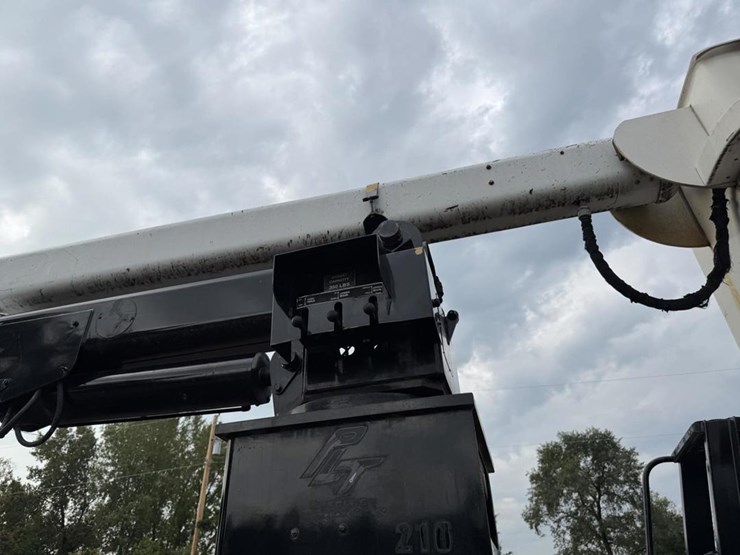 2003-peterbilt-330-image-29