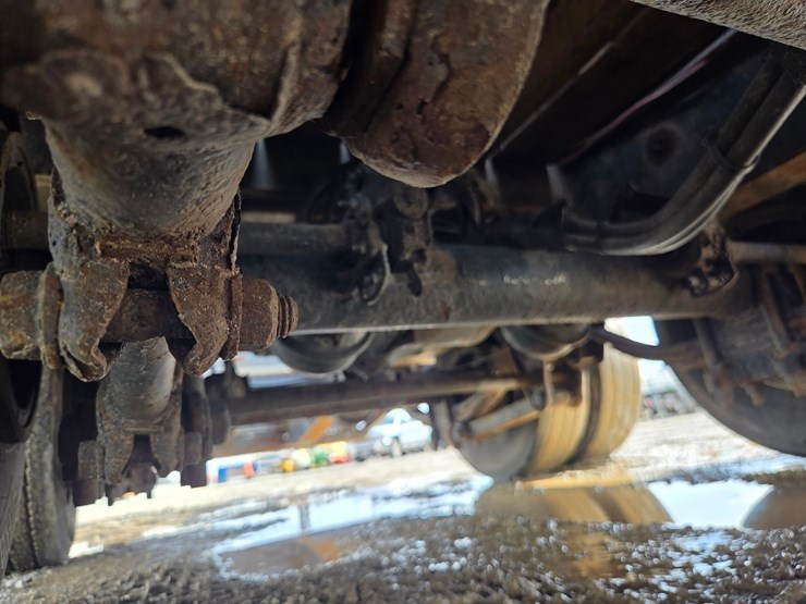 2013-massey-ferguson-8-image-31