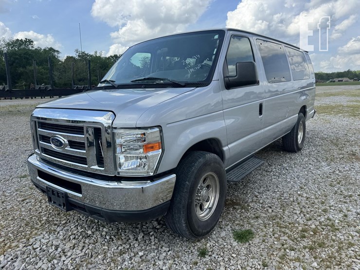 2013-ford-e350-image-1
