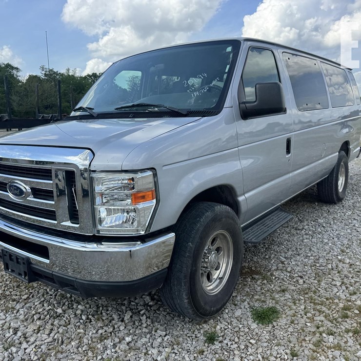 2013 FORD E350