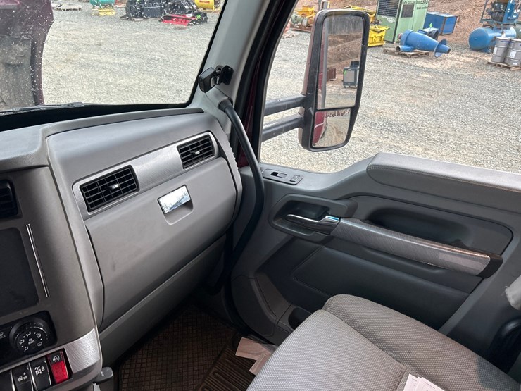 2016-kenworth-t680-image-64