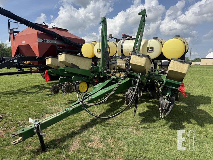 john-deere-7000-image-1