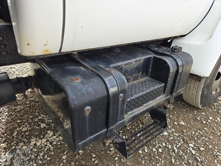 2000-ford-f650-image-16