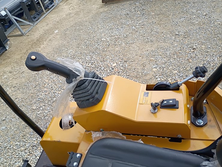 #23947-•-2025-agt-h15r-mini-excavator-image-15