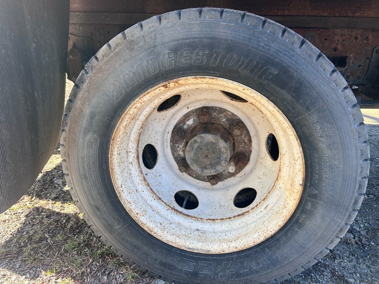 2013-isuzu-npr-image-70