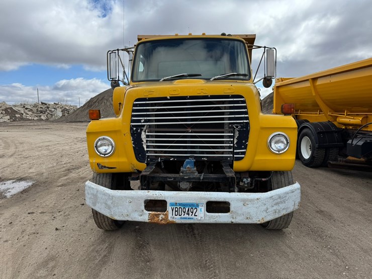 1977-ford-8000-image-7