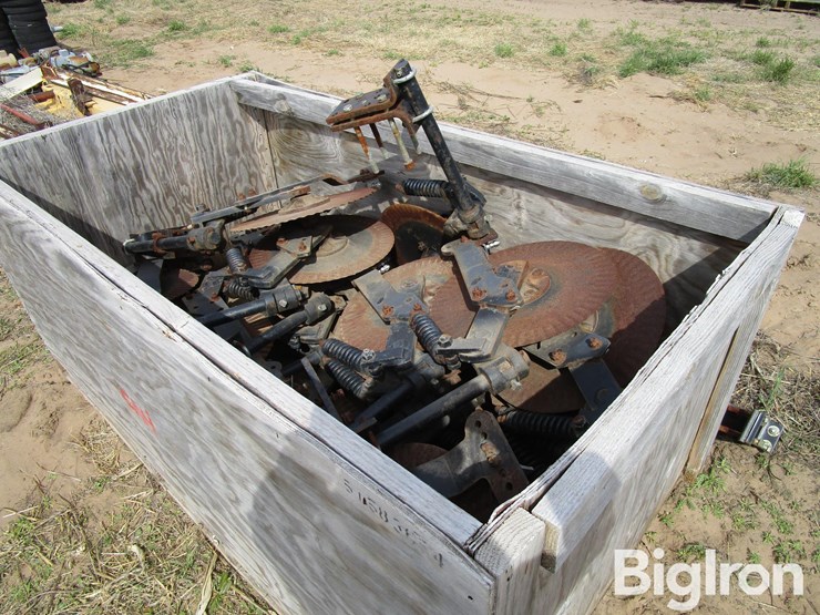 farm-king-side-dress-applicator-openers-image-5