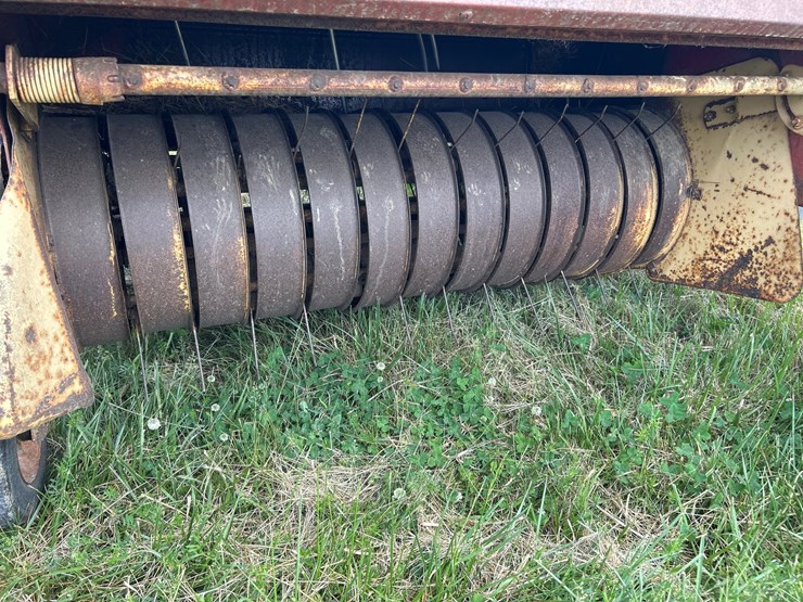 new-holland-268-image-9