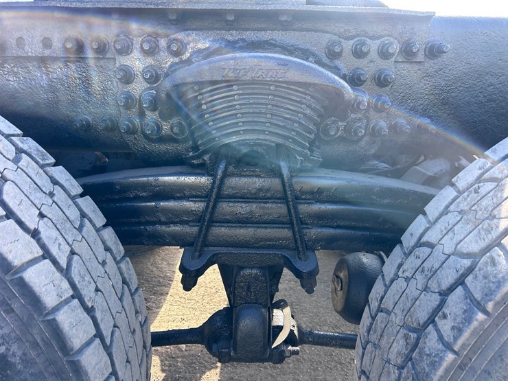 #1680-•-2003-freightliner-day-cab-truck-tractor-image-26