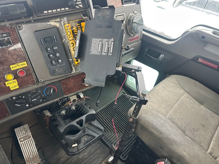 2008-kenworth-t370-image-41