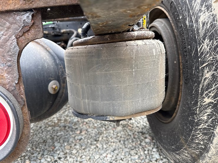 2016-massey-ferguson-8-image-45